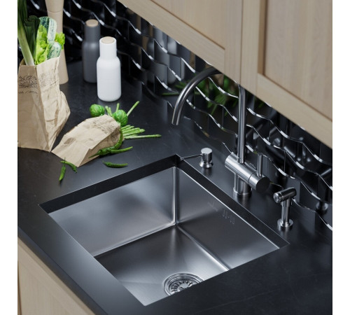 Мойка для кухни Mixline Pro 50х44х20 см врезная с сифоном сталь сатин (548568) Мойка для кухни Mixline Pro 50х44х20 см врезная с сифоном сталь сатин (548568)