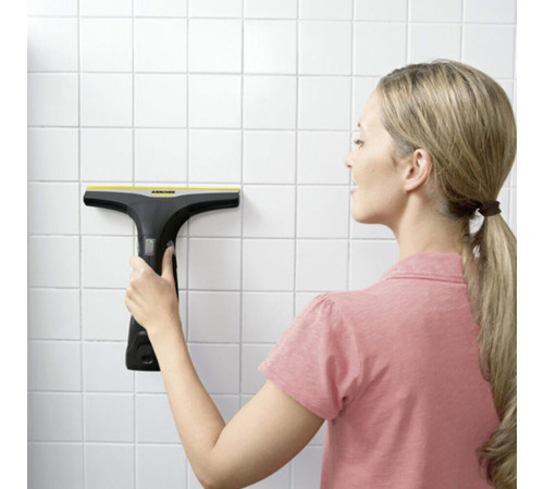 Стеклоочиститель аккумуляторный Karcher WV 2 Black Edition 3,6В Li-Ion с АКБ и ЗУ 0,1 л (1.633-425.0) Стеклоочиститель аккумуляторный Karcher WV 2 Black Edition 3,6В Li-Ion с АКБ и ЗУ 0,1 л (1.633-425.0)