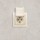 Розетка Legrand Valena встраиваемая слоновая кость с крышкой (695614)