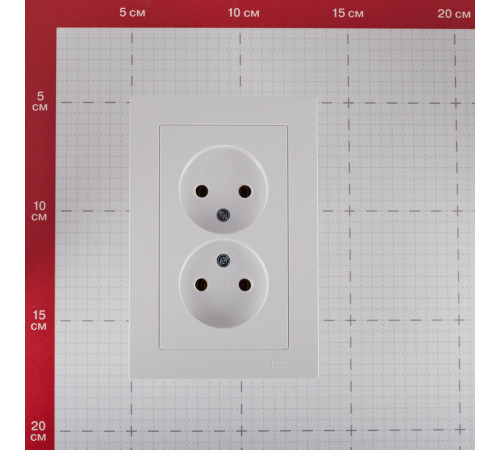 Розетка Systeme Electric AtlasDesign встраиваемая белая (ATN000120) Розетка Systeme Electric AtlasDesign встраиваемая белая (ATN000120)