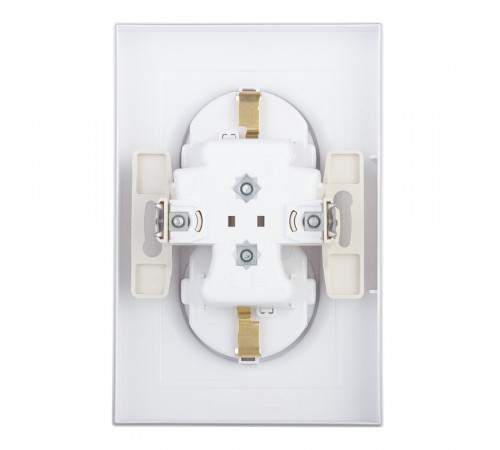 Розетка Systeme Electric AtlasDesign встраиваемая белая со шторками (ATN000126) Розетка Systeme Electric AtlasDesign встраиваемая белая со шторками (ATN000126)