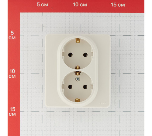 Розетка Legrand Inspiria встраиваемая слоновая кость (673751) Розетка Legrand Inspiria встраиваемая слоновая кость (673751)