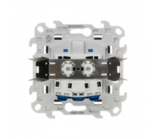 Розетка Simon 24 Harmonie встраиваемая графит (2420434-038) Розетка Simon 24 Harmonie встраиваемая графит (2420434-038)