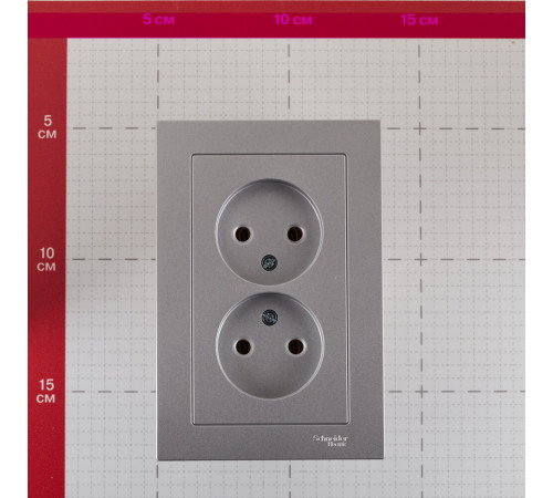 Розетка Systeme Electric AtlasDesign встраиваемая алюминий (ATN000320) Розетка Systeme Electric AtlasDesign встраиваемая алюминий (ATN000320)