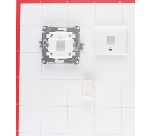 Розетка компьютерная Systeme Electric Glossa встраиваемая белая RJ45 (GSL000181K) Розетка компьютерная Systeme Electric Glossa встраиваемая белая RJ45 (GSL000181K)