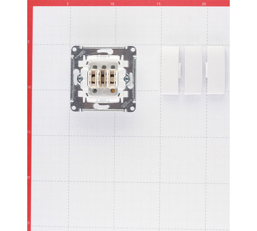 Выключатель Systeme Electric Glossa трехклавишный встраиваемый белый (GSL000131) Выключатель Systeme Electric Glossa трехклавишный встраиваемый белый (GSL000131)