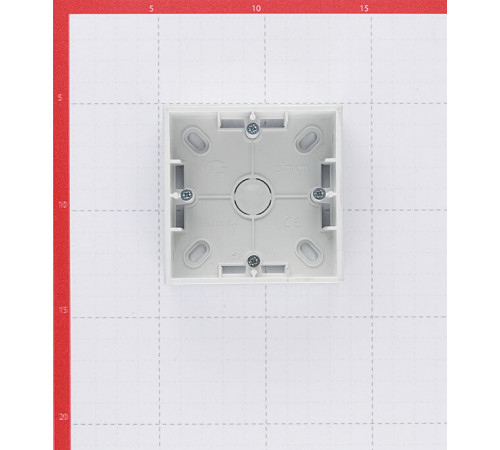 Коробка монтажная Simon 15 накладная алюминий (1590751-033) Коробка монтажная Simon 15 накладная алюминий (1590751-033)