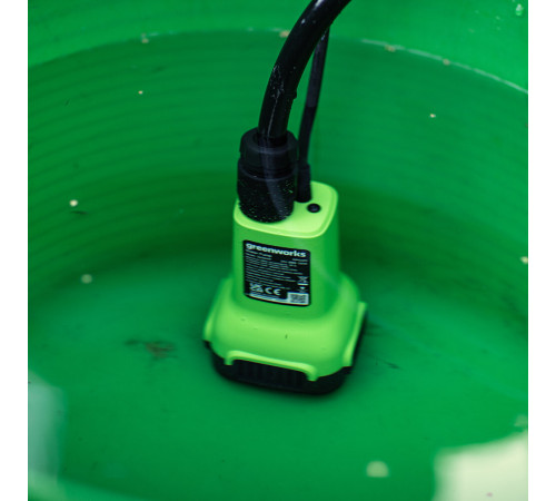 Насос аккумуляторный для полива из бочки Greenworks 24V G24SWP со шлангом 2 м и распылителем (3401007) Насос аккумуляторный для полива из бочки Greenworks 24V G24SWP со шлангом 2 м и распылителем (3401007)