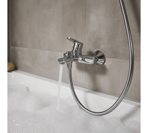 Смеситель для ванны Hansgrohe Vernis Blend хром однорычажный с коротким изливом без лейки (71440000) Смеситель для ванны Hansgrohe Vernis Blend хром однорычажный с коротким изливом без лейки (71440000)