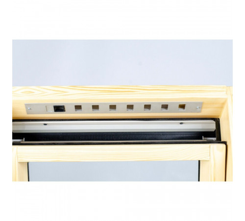 Окно мансардное Fakro FTP-V CH top-hung деревянное 780х1180 мм одностворчатое Окно мансардное Fakro FTP-V CH top-hung деревянное 780х1180 мм одностворчатое